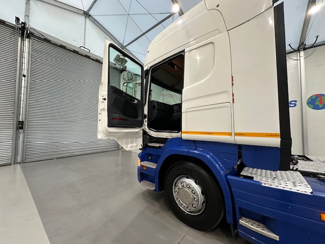 Scania R450 6×2 Midlift Topline Tractor Unit