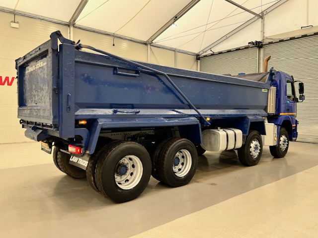 Volvo FM 410 8×4 Day Cab Steel Tipper