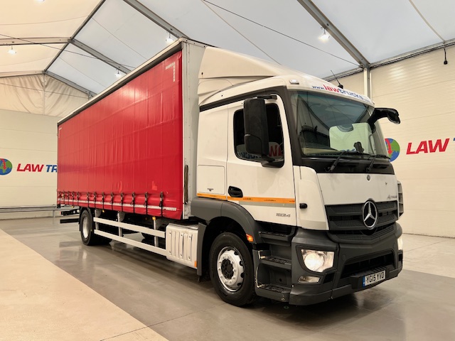 Mercedes Actros 1824 4×2 Sleeper Cab Curtainsider
