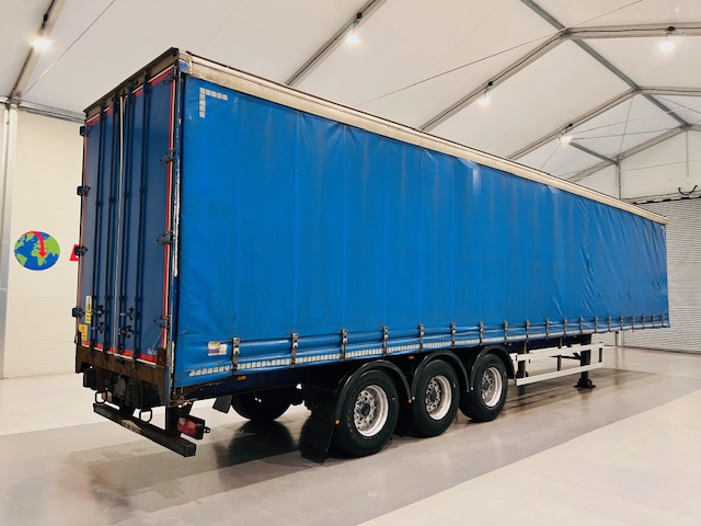 SDC Tri Axle Curtainsider Trailer