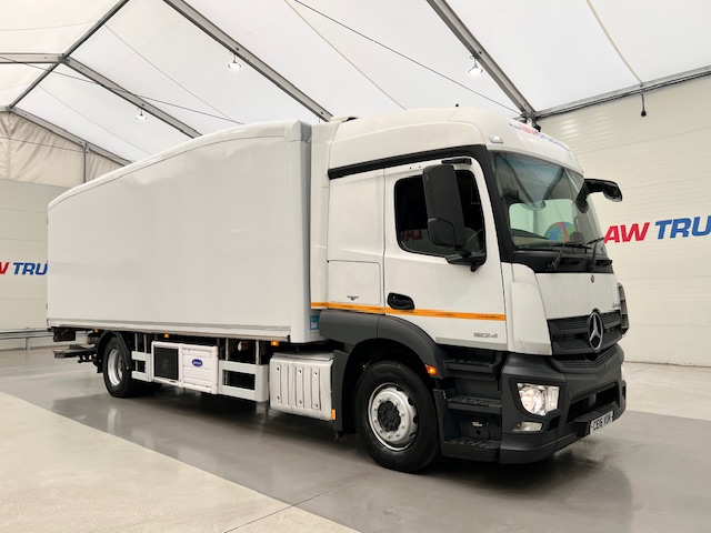 Mercedes Actros 1824 4×2 Sleeper Cab Fridge Box