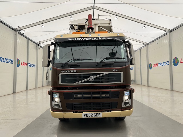 Volvo FM9 300 6×4 Sleeper Cab Tipper Manual