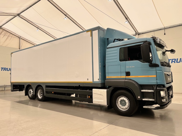 MAN TGS 26.320 6×2 Sleeper Cab Insulated Box Van