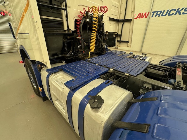 Volvo FH 500 Euro 5 6×2 Tractor Unit Safari Edition