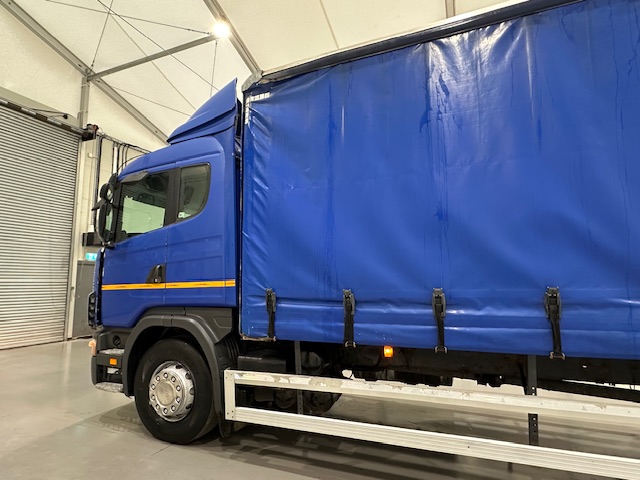 Scania 114 340 6×2 Rear Lift Sleeper Cab Curtainsider