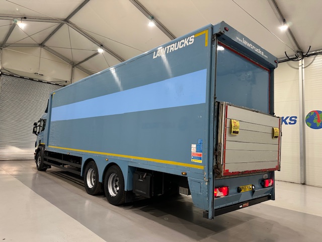 Scania P320 6×2 10 Tyre Rear Lift Insulated Box Van