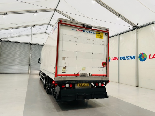 Iveco Stralis 310 AT 6×2 Box Van