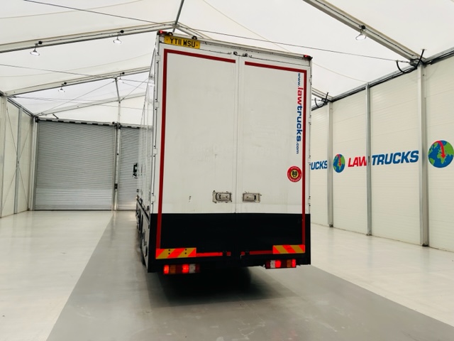 Mercedes 2543 6×2 10 Tyre Rear Lift Sleeper Cab Box Van