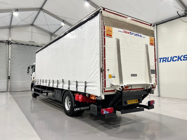 MAN TGM 18.250 4×2 Sleeper Cab Curtainsider