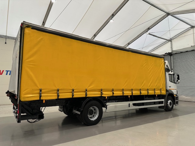 Mercedes Axor 1824 Day Cab Curtainsider Manual