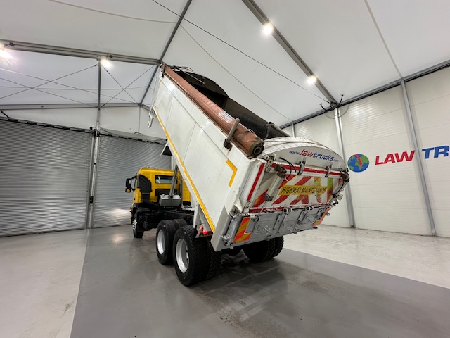 Volvo FM 300 6×4 Day Cab Tipper