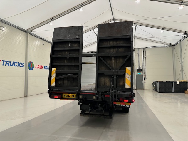 Scania 114 340 6×2 Rear Lift Day Cab Beavertail