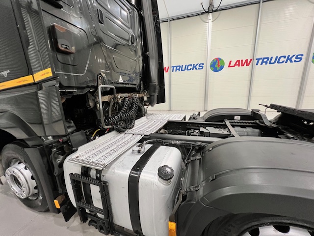 Mercedes Actros 2545 6×2 Midlift Tractor Unit