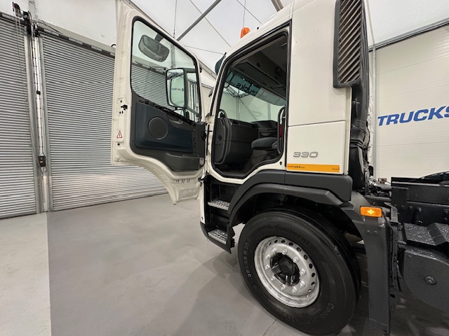 Volvo FM 330 6×4 Day Cab Cement Mixer