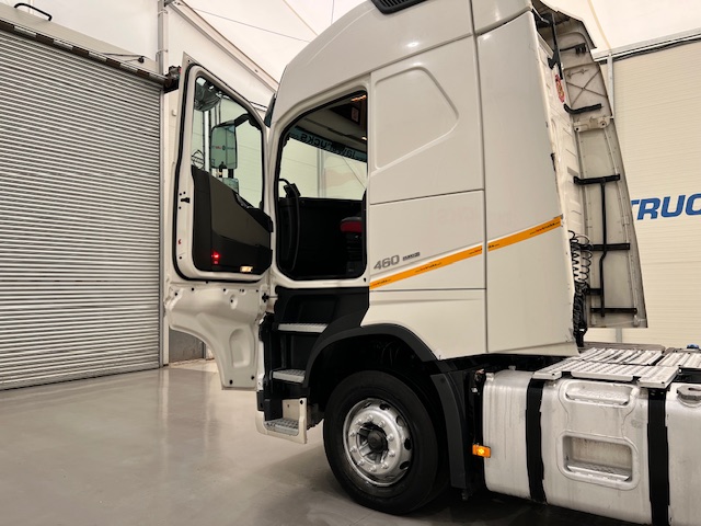 Volvo FH 460 6×2 Midlift Tractor Unit