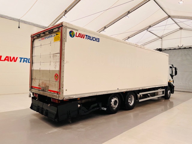 Iveco Stralis 310 AT Euro 6 6×2 Box Van