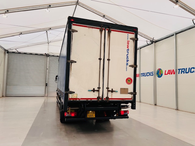 MAN TGM 18.250 Sleeper Cab Curtainsider