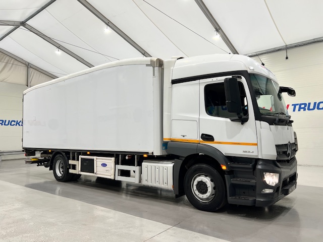 Mercedes Actros 1824 4×2 Sleeper Cab Fridge Box