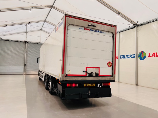 Iveco Stralis 310 AT 6×2 Box Van