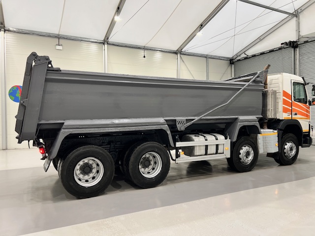 Volvo FMX 420 8×4 Day Cab Steel Tipper