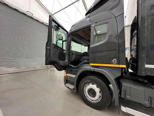 Scania P280 4×2 Sleeper Cab Box Van