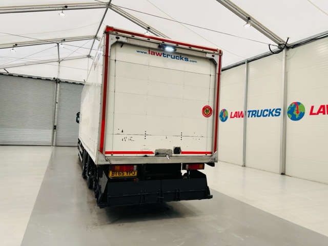 Iveco Stralis 310 AT 6×2 Box Van