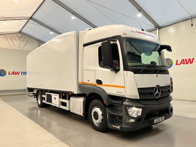 Mercedes Actros 1824 4×2 Sleeper Cab Fridge Box