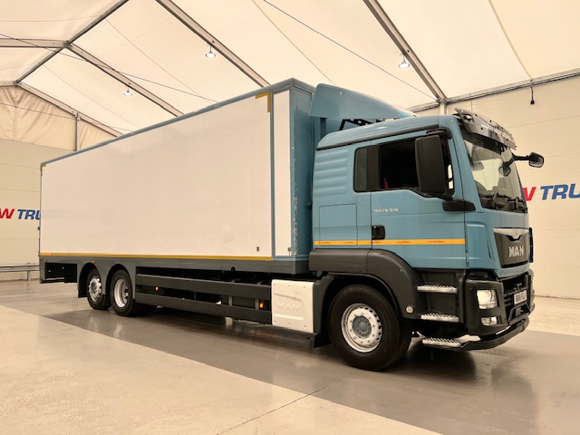 MAN TGS 26.320 6×2 Sleeper Cab Insulated Box Van