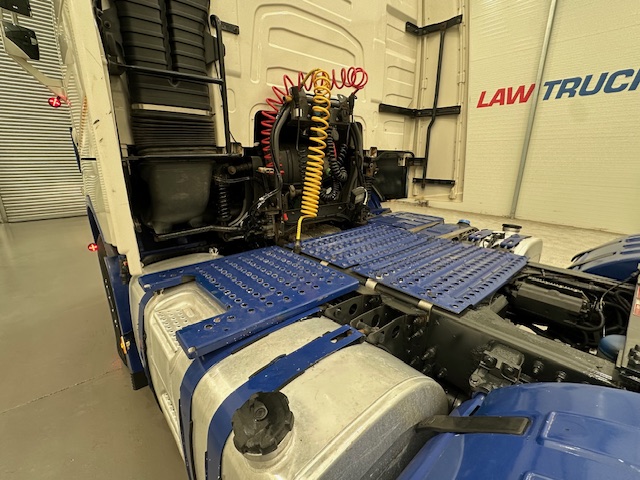 Volvo FH 500 Euro 5 6×2 Tractor Unit Safari Edition