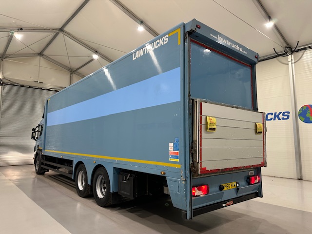 Scania P320 6×2 10 Tyre Rear Lift Insulated Box Van