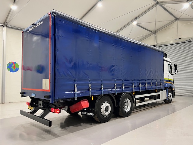 Mercedes Actros 2530 6×2 Sleeper Cab Curtainsider