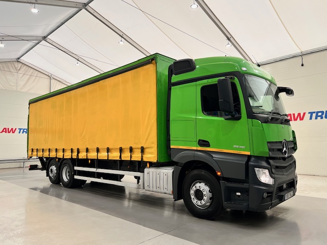 Mercedes Actros 2536 6×2 Sleeper Cab Curtainsider