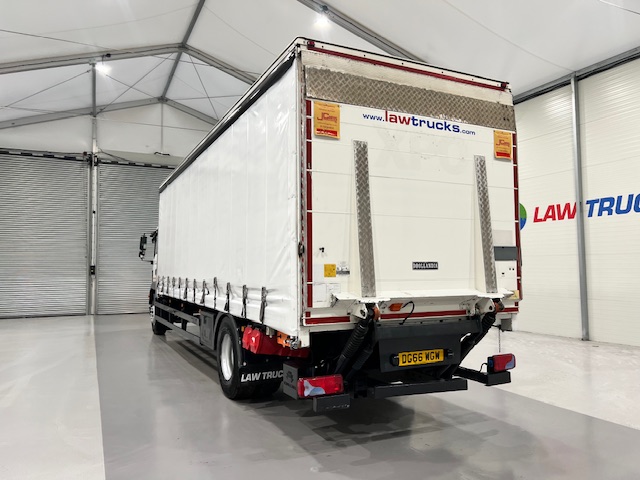 MAN TGM 18.250 4×2 Sleeper Cab Curtainsider