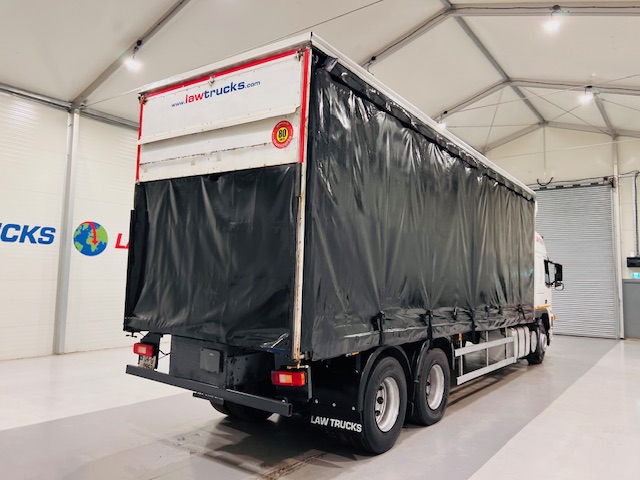 Volvo FM9 260 10 Tyre Sleeper Cab Curtainsider
