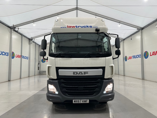 DAF CF 330 6×2 Rear Lift Sleeper Cab Curtainsider