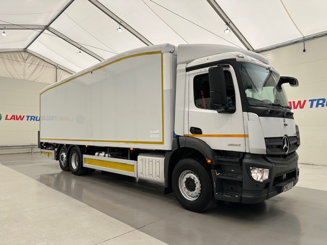 Mercedes Antos 2532 6×2 Rear Lift Day Cab Fridge Box