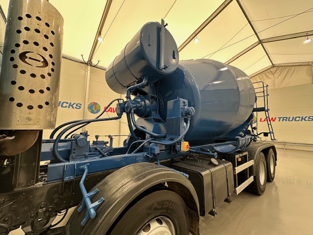 Hino 700 4123 8×4 Cement Mixer