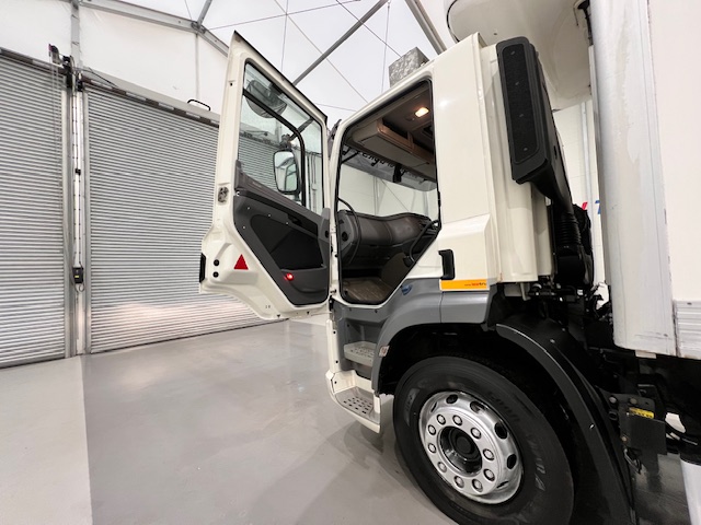 DAF CF 260 4×2 Day Cab Fridge Box