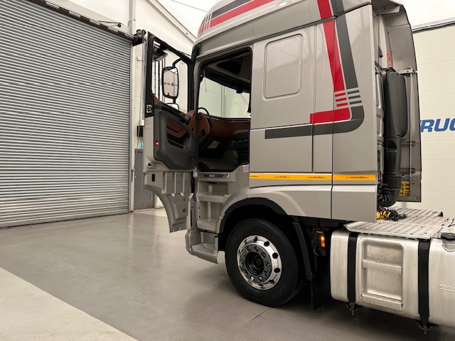 DAF XF 530 6×2 Midlift Tractor Unit