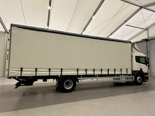 Scania P230 4×2 Sleeper Cab Curtainsider Manual
