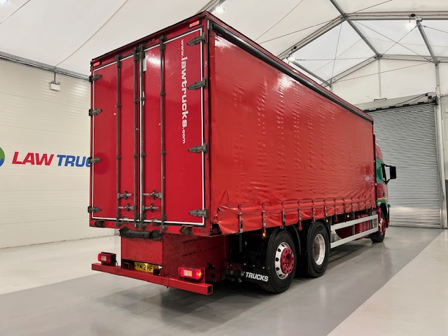 Volvo FM 450 6×2 Sleeper Cab Curtainsider