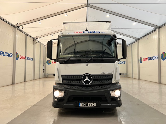 Mercedes Actros 1824 4×2 Sleeper Cab Curtainsider
