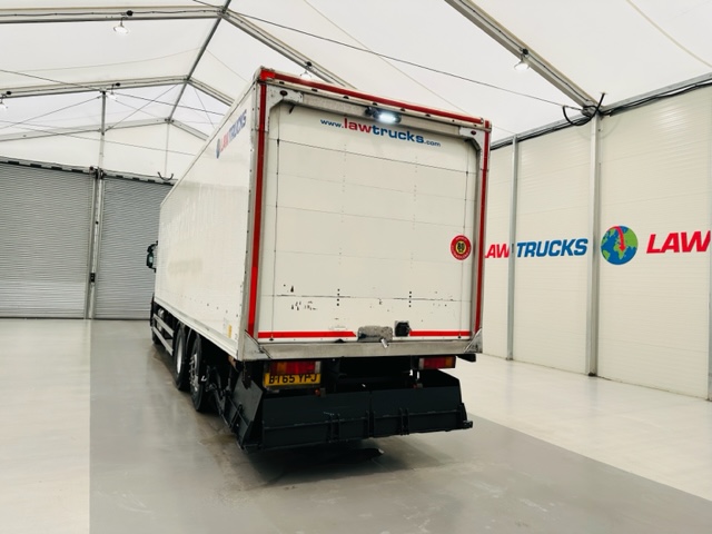 Iveco Stralis 310 AT 6×2 Box Van