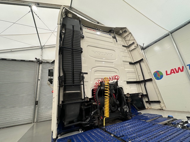 Volvo FH 500 Euro 5 6×2 Tractor Unit Safari Edition