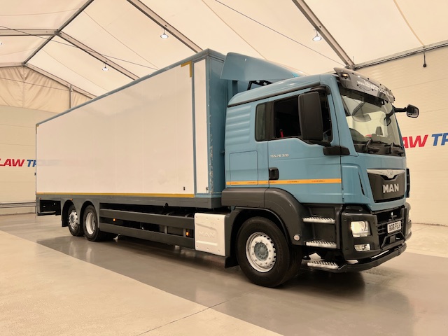 MAN TGS 26.320 6×2 Sleeper Cab Insulated Box Van