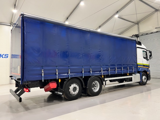 Mercedes Actros 2530 6×2 Sleeper Cab Curtainsider