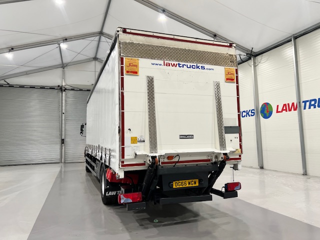 MAN TGM 18.250 4×2 Sleeper Cab Curtainsider