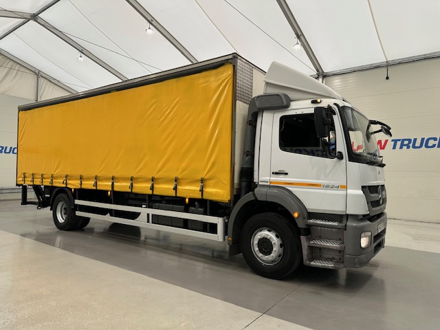 Mercedes Axor 1824 Day Cab Curtainsider Manual