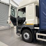 DAF CF 330 6×2 Rear Lift Sleeper Cab Curtainsider - thumbnail