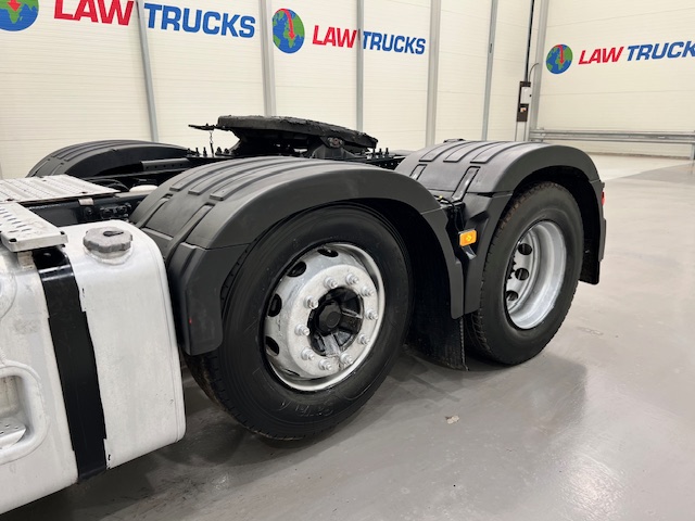 Volvo FH 460 6×2 Midlift Tractor Unit